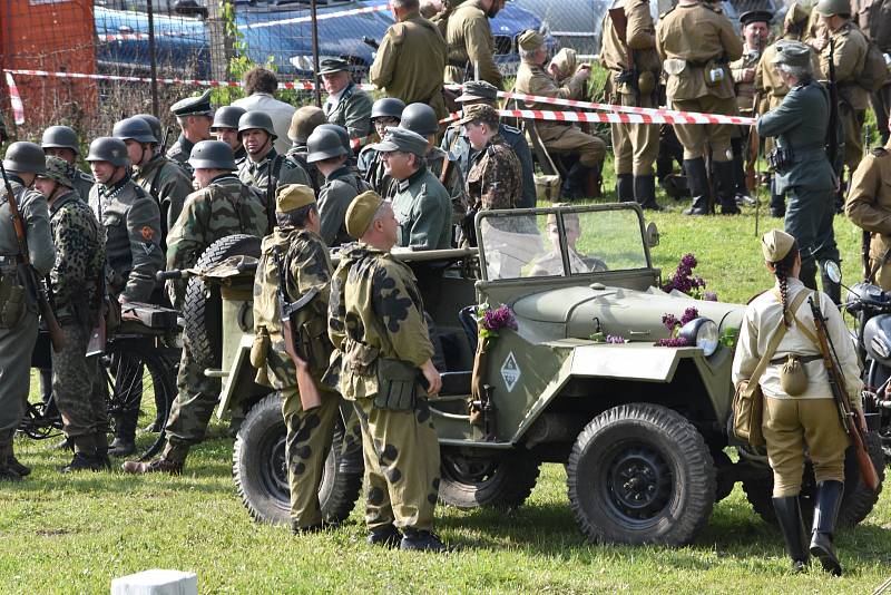 Rekonstrukce bojů z konce II. světové války. Rudá armáda opět osvobodila Brandýsek, k vidění byly téměř dvě stovky vojáků.