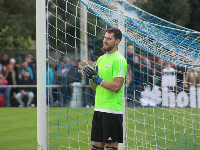 Třetiligový Slovan Velvary přivítal v rámci MOL Cupu mistrovskou Slavii Praha.