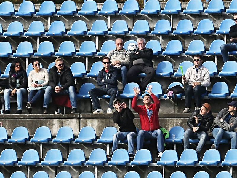 Na tribunách došlo na volejbal ... // SK Kladno - FK SEKO LOUNY 3:2 (2:1), Divize B, 14. 10. 2017