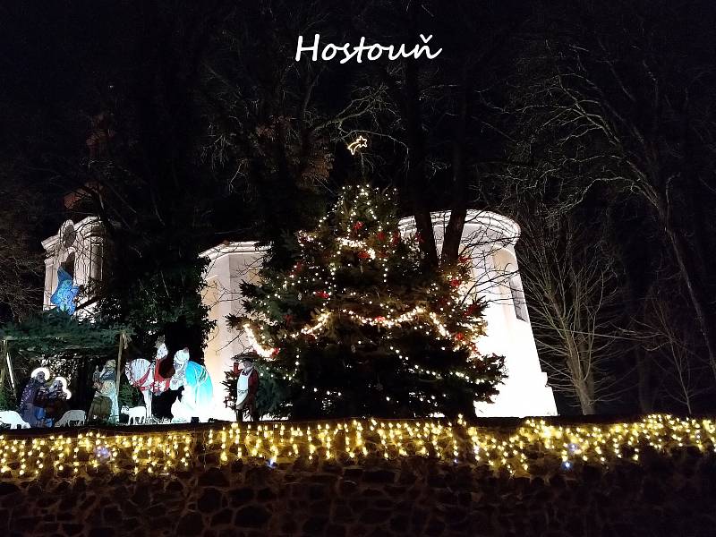 Vánoční strom v obci Hostouň.