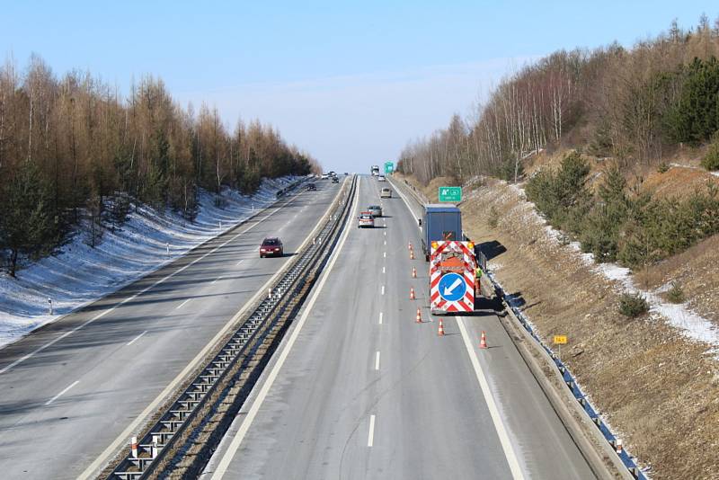 Po nehodě kamionu byla dálnice D6 po desáté hodině už opět průjezdná