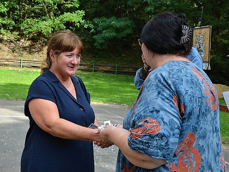 Druhý ročník soutěže střelby z pistole ve Zvoleněvsi na počest válečného veterána Ludvíka Darovce.