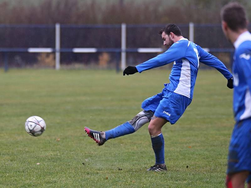 Čechie Velká Dobrá - Sokol Braškov 7:2, I.B třída skupina A, 19. 11. 2016, pálí Jakub Jaroš