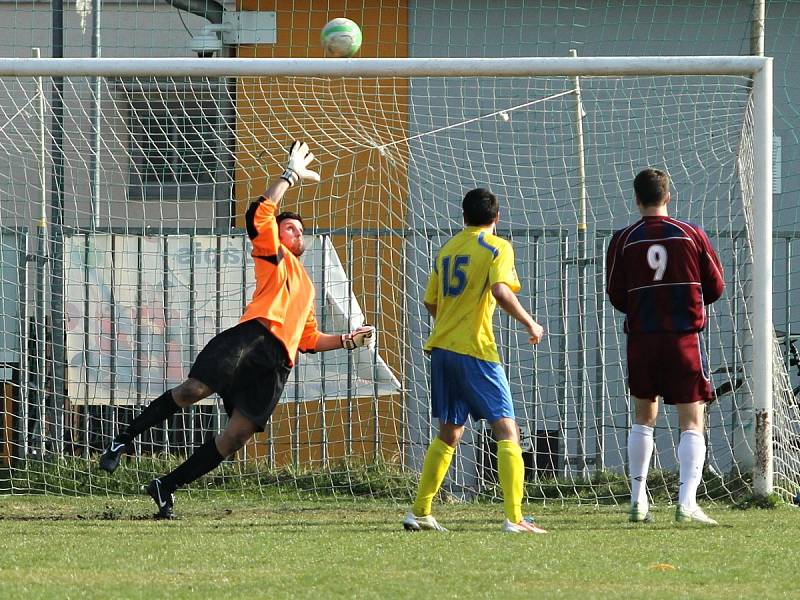 Záhadné nedělní odpoledne, Novo nasázelo 4 branky a Unhošť vyhrála 3:1 ... // TJ Unhošť - Tělovýchovná jednota NOVOMĚSTSKÝ Kladno 3:1  , utkání I.B, tř. 2013/14, hráno 30.3.2014