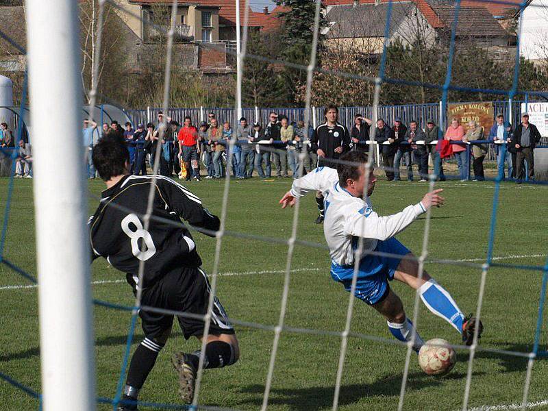 Velká Dobrá - Vraný 2:1, pálí Pepi Bauer