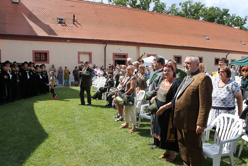 Myslivci z Unhoště na Národních mysliveckých slavnostech v zámku Ohrada.