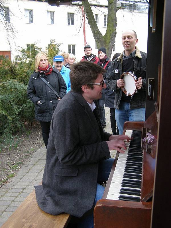 Happening Hudební nástroj nezabiješ se konal v sobotu odpoledne.