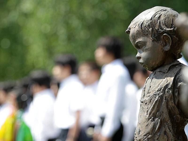 Pamětníci, politici i veřejnost si připoměli oběti lidické tragédie