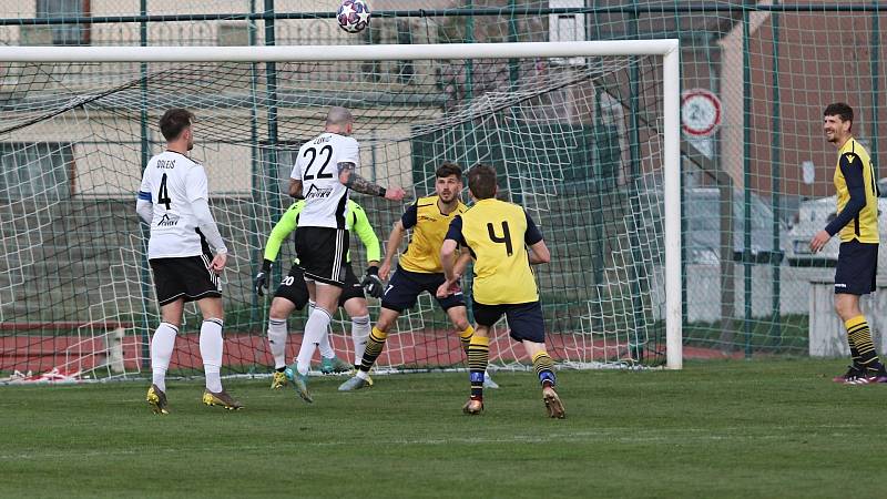  Hřebeč - FK Kosoř  4:1 / Čtvrtfinále krajského fotbalového Poháru, 19. 4. 2022