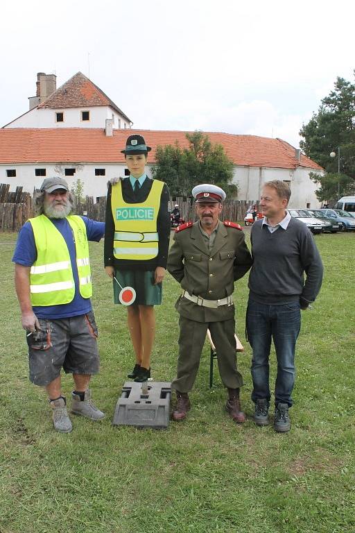 Legendární jízda historických vozidel přilákala opět po roce do Slaného desítky účastníků. První okruh se jel už před pětašedesáti lety.