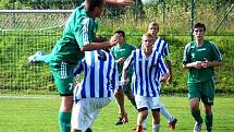 Kladenský dorost U17 (v pruhovaném) doma podlehl Mostu 1:2, by´t měl spoustu šancí. 