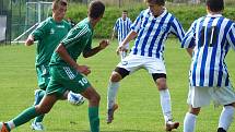 Kladenský dorost U17 (v pruhovaném) doma podlehl Mostu 1:2, by´t měl spoustu šancí. 