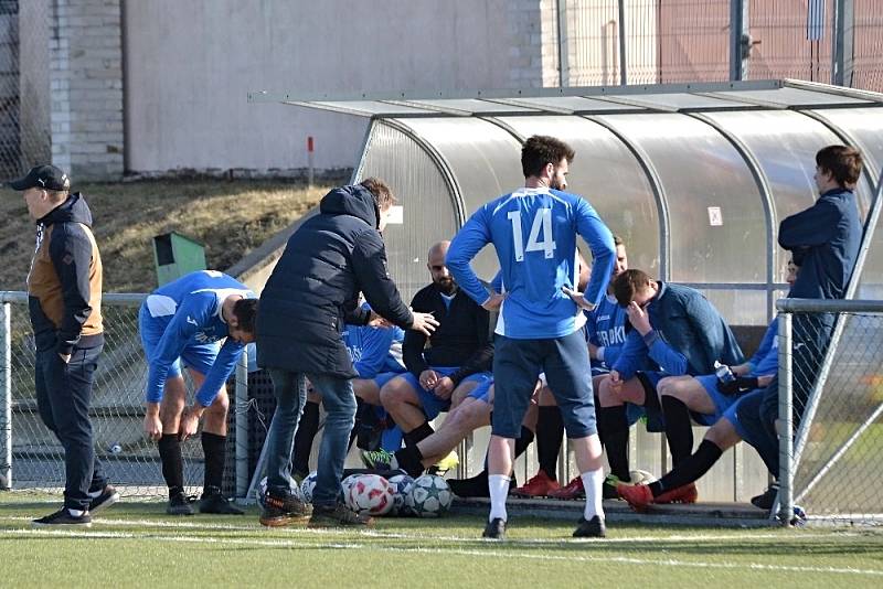 Poslední příprava na sezonu v B třídě: Kladno B (v šedém) - Braškov 1:2.