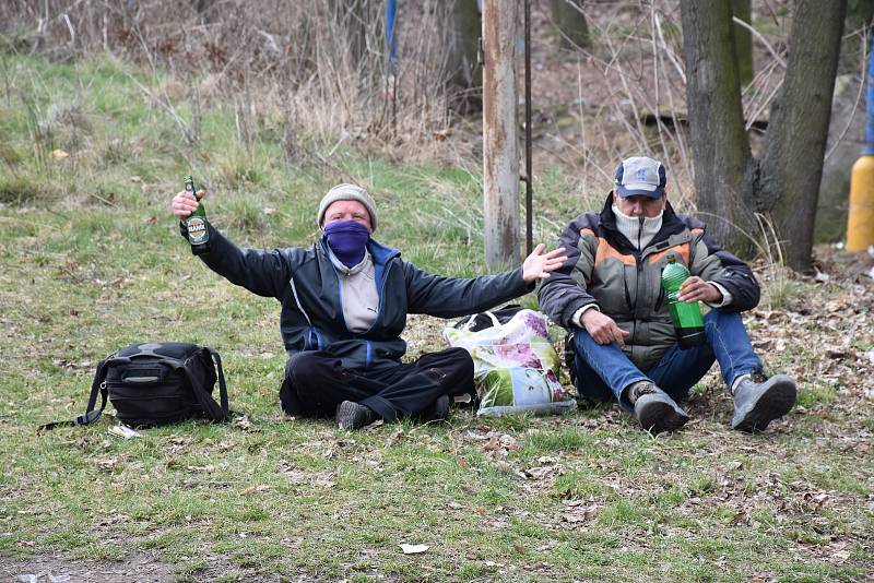 Strážníci zatím výrazné incidenty s lidmi bez roušek řešit nemuseli, respekt má většina obyvatel.