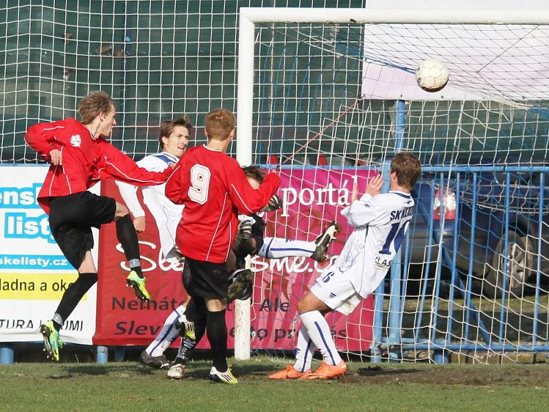 Kladno přenechalo důležité body Měcholupům // SK Kladno -SK Horní Měcholupy 1:3 (0:2) , utkání 14.k. CFL. ligy 2012/13, hráno 10.11.2012