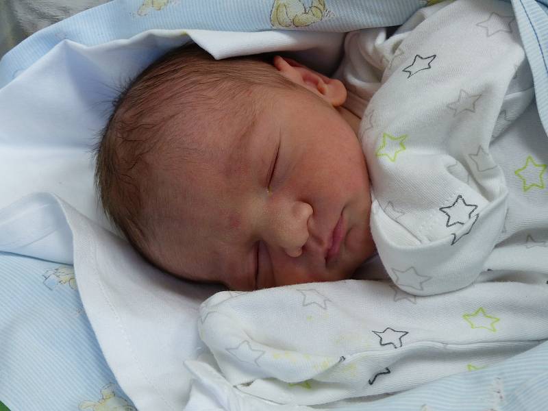 Matěj Bohata se narodil 3. února 2021 v kolínské porodnici, vážil 3160 g a měřil 51 cm. Do Kouřimi si ho odvezla sestřička Agáta (3) a rodiče Barbora a Patrik.