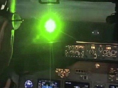 Útok laserem na letadlo