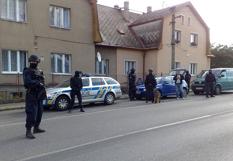 Kladenští policisté rozbili gang zlodějů automobilů.