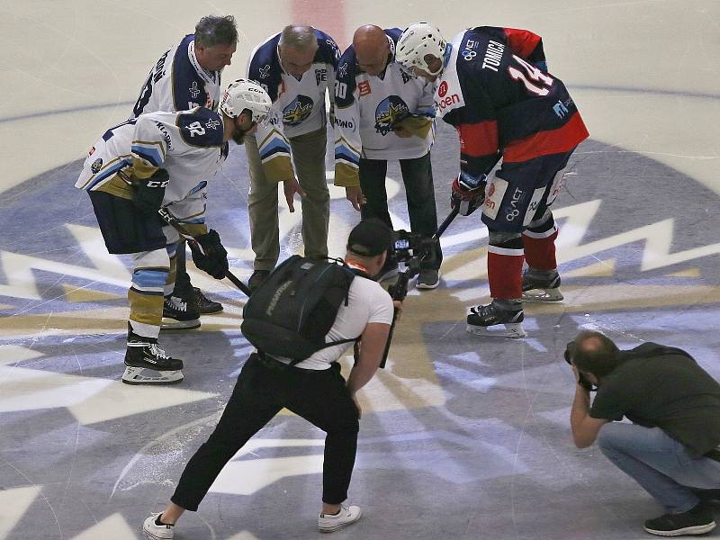 Utkání se neslo v duchu oslav postupu Rytířů do extraligy... //  Rytíři Kladno – Piráti Chomutov 1:2 pp, Chance liga, 21. 4. 2019