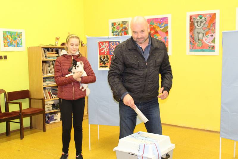 Volební místnost v budově Střední zdravotnické školy a Vyšší odborné školy zdravotnické Kladno.