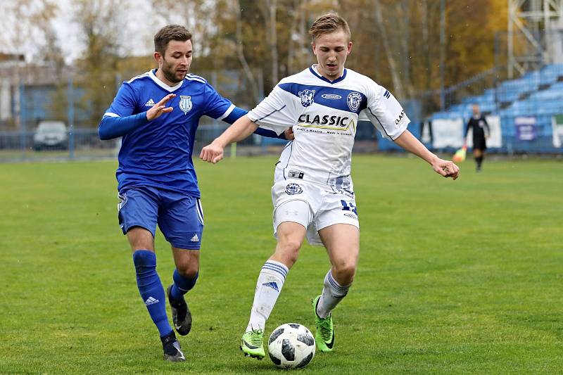 Derby v di vizi ovládlo Kladno (v bílém), doma porazilo Slaný 4:1.