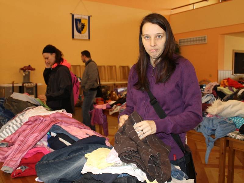 6. svárovská charitativní burza dětského a dámského oblečení