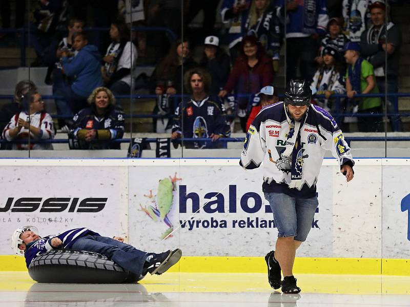 Kladno (v modrém) zdolalo Havířov po boji 3:2.