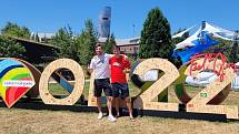 Vít Hlaváč a Matěj Krsek před stadionem Hayward Field, dějištěm mistrovství světa.