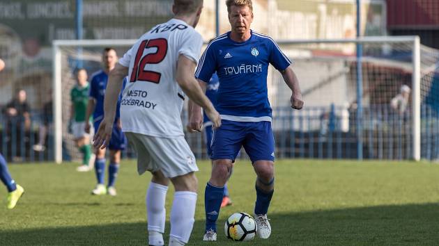 SK Slaný (v modrém) přehrál doma Poděbrady jasně 3:0.