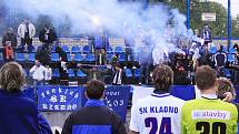 Kladenský tým sleduje děkovačku fanklubu, byť sestupuje s podporou může počítat i nadále.. / SK Kladno - FC Slovan Liberec  1:2 (0:0) , utkání 30.k. Gambrinus liga 2009/10, hráno 15.5 .2010