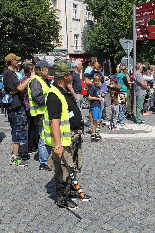 Legendární jízda historických vozidel přilákala opět po roce do Slaného desítky účastníků. První okruh se jel už před pětašedesáti lety.