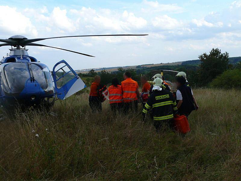 Dopravní nehoda tří vozidel na silnici Mšec - Slaný v pátek po 17 hodině. Jedno zranění smrtelné, druhé velmi vážné, třetí lehké.