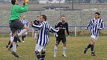 Baník útočil, Přítočno dávalo branky. SK Velké Přítočno - baník Švermov 3:0, OP Kladno, 21. 3. 2015