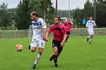 Tatran Rakovník (v růžovém) doma podlehl Kladnu na na penalty 0:1. 