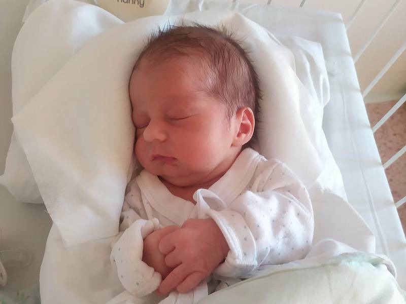 Rebeka Levá se narodila v kladenské porodnici 5. listopadu 2021 s váhou 3040 g a mírou 50 cm.  Radují se z ní rodiče Radek a Eva  a sestra Tamara z Kačice.