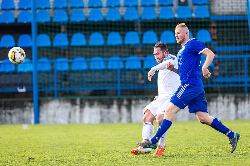 V divizním derby mezi Kladnem a Slaným se body dělily po remíze 2:2.