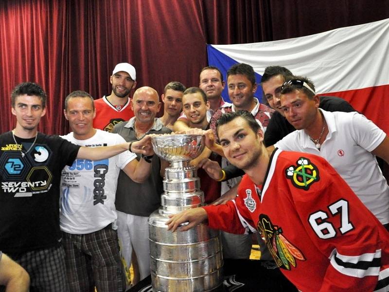 Michael Frolík a oslava Stanley Cupu v Kamenných Žehrovicích. 