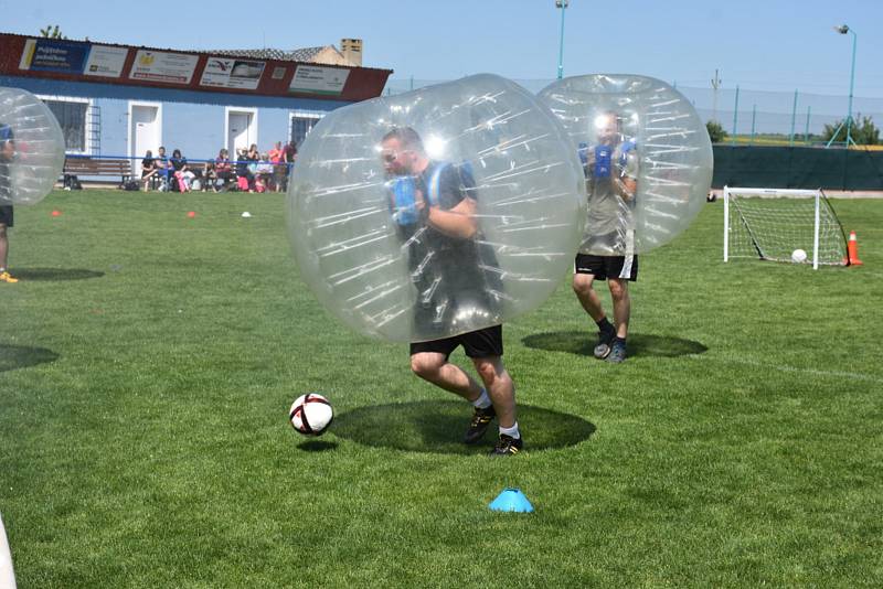 K vidění byly například zápasy v Bumper ballu nebo výcvik medvěda.