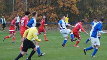 Doksy (v modrobílém) nečekaně porazily Votice 1:0.