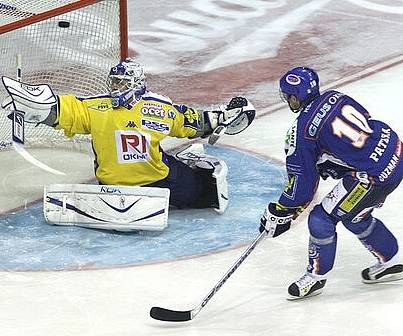 Kladno - Zlín, tahle šance Patery skončila břevnem