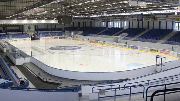 Pohled na nově zrekonstruovaný zimní stadion v Kladně - ČEZ arenu