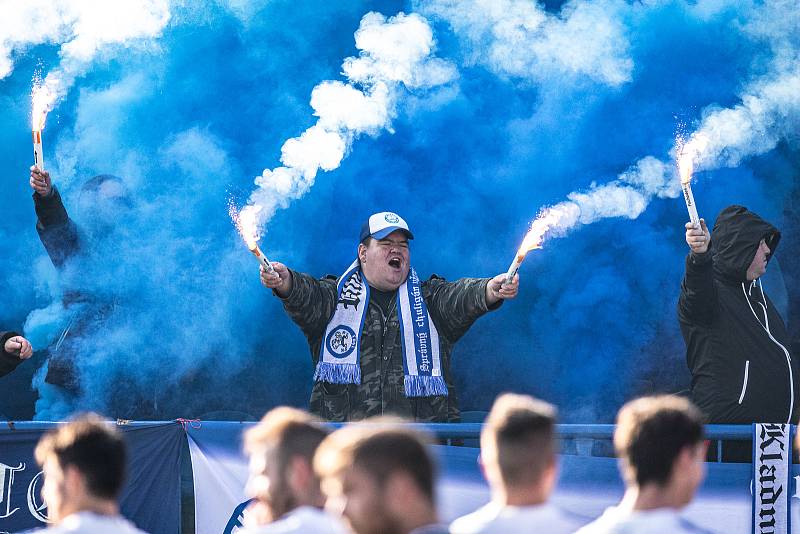 Divizní derby: Kladno (v bílém) porazilo Slaný vysoko 8:0. Foto: Roman Mareš