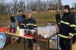 Dobrovolníci uklízeli v sobotu Orlík, z nádrže vytahali desítky tun odpadu.