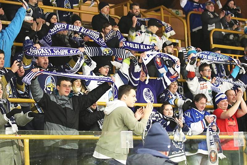 Kladno (v modrém) srolovalo před novým rokem Kadaň na jejím ledě 7:1.