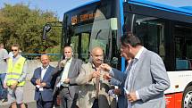Slavnostní spuštění integrované dopravy ve Slaném se uskutečnilo za přítomnosti představitelů kraje, měst, dopravních společností i občanů Slaného ve čtvrtek.
