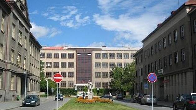 Gymnázium V. B. Třebízského Slaný (budova v čele)