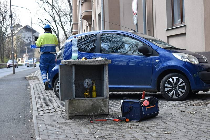 V Ouvalově ulici ve Slaném někdo poškodil uzávěr plynu, plynaři závadu neprodleně odstranili.