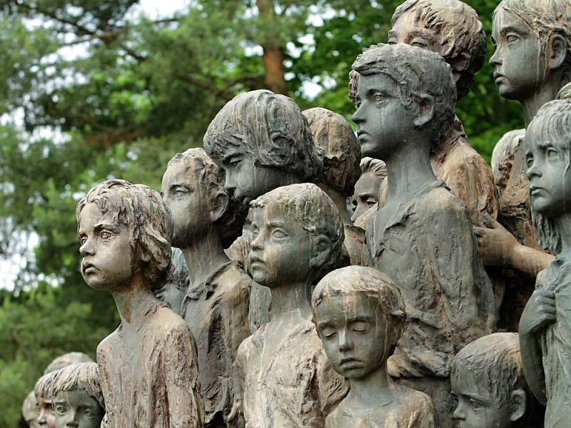 V Lidicích se konala pietní vzpomínka na oběti nacistického běsnění, od kterého uplynulo již 71. let ...