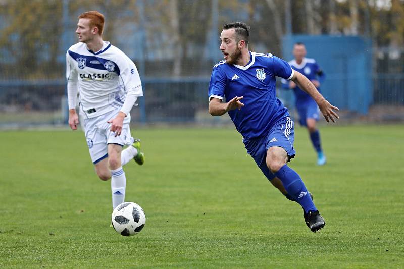 Derby v di vizi ovládlo Kladno (v bílém), doma porazilo Slaný 4:1.