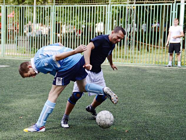 O pohár paní Poldi. Tiskový mluvčí Rytířů Vít Heral v bitvě se strýcem Davida Stacha Tomášem. ten posílil fanklub